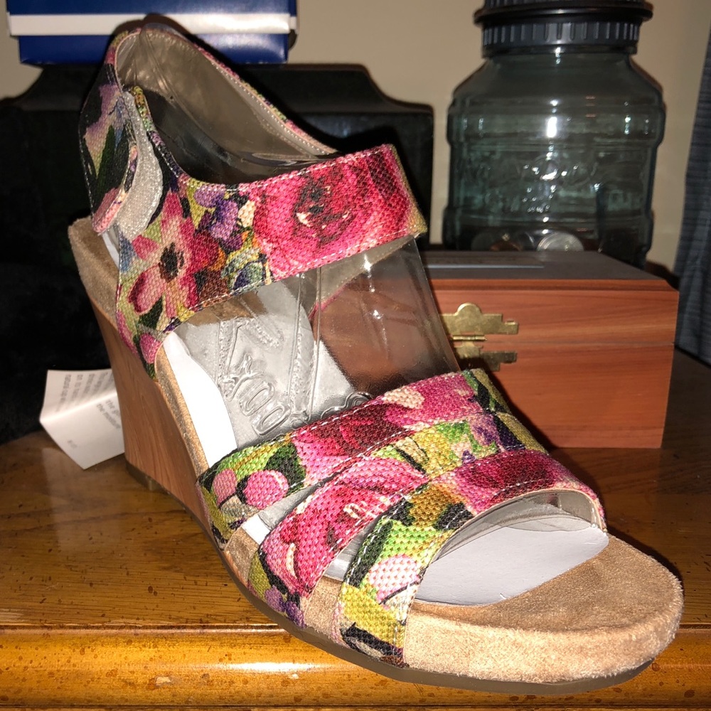 Aerosols women’s flowered heeled sandals - Picture 1 of 3